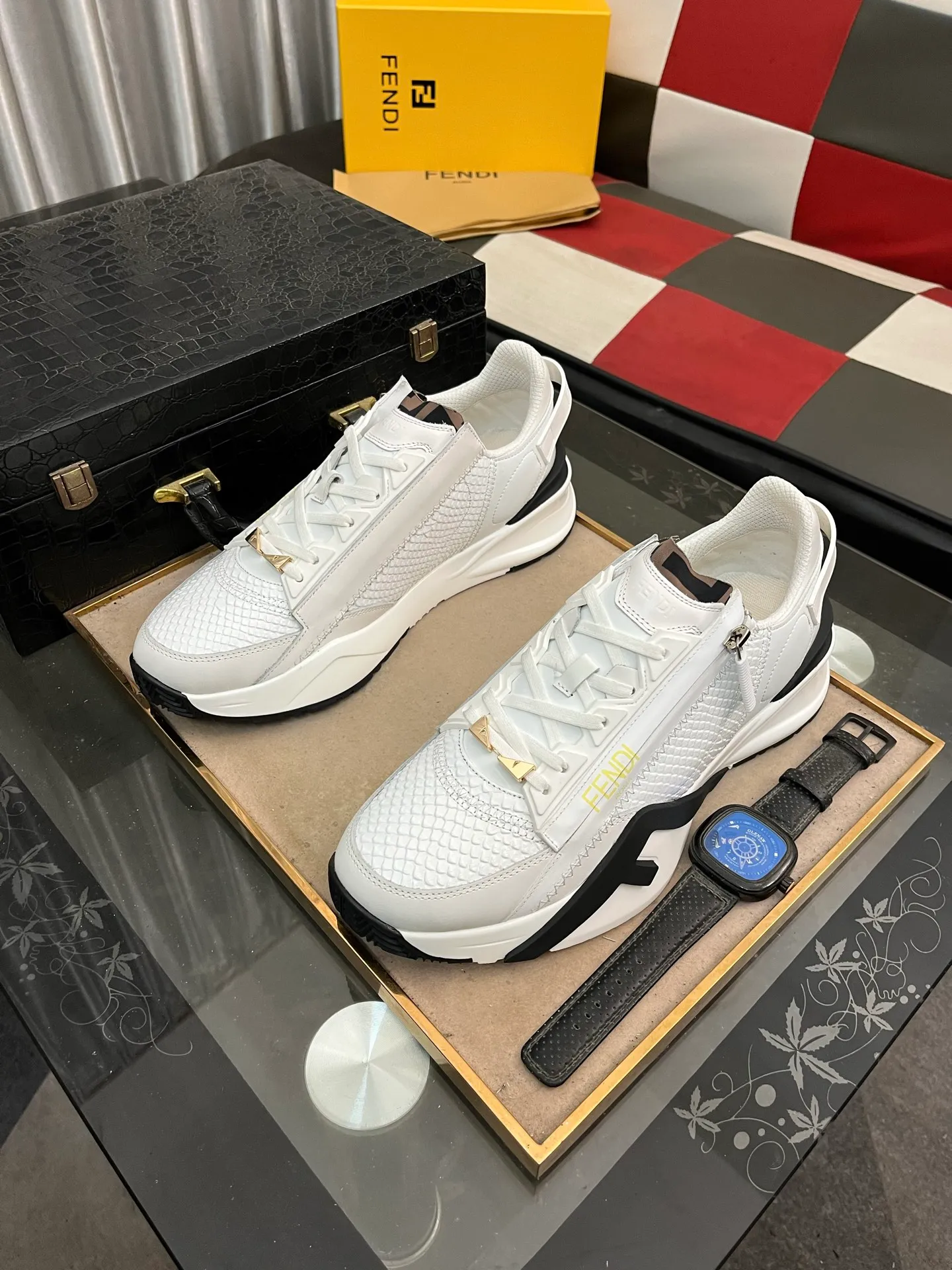 Men's Men's Shoes💰540⌚️⌚️【FENDI】FENDI high-tops are classic and comfortable for men. This complex sneaker is made of soft calfskin➕genuine leather lining➕original ultra-light rubber material with rough outsole. This unique and thin style is suitable for the casual and refined sensibility of this season. It is comfortable and natural on the feet. It is an everyday style for casual travel in autumn and winter! 38−444️⃣colors available